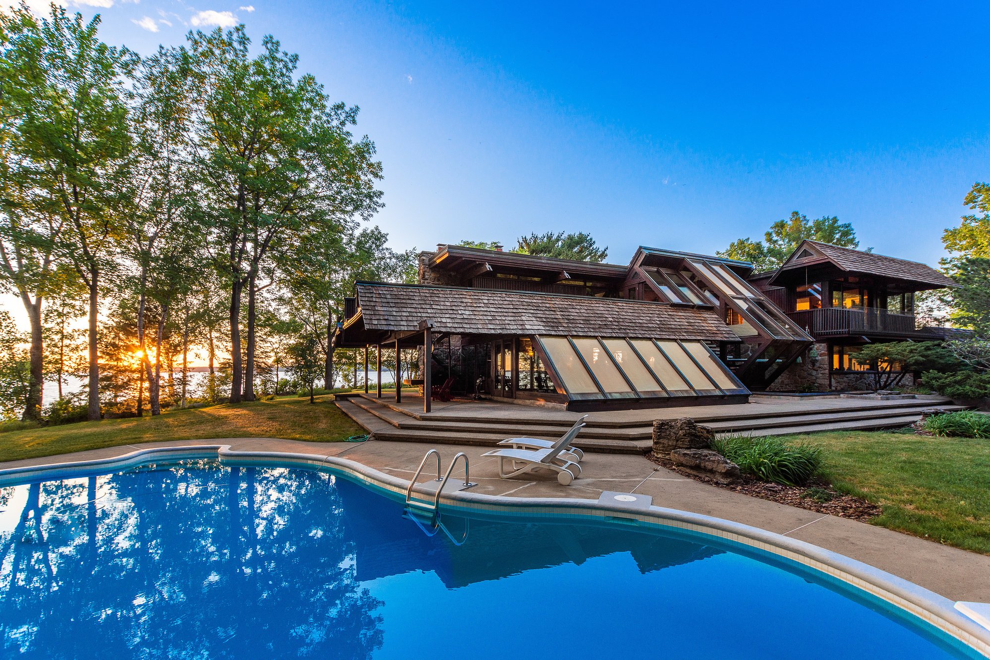 Roger D'astous Architect in L'ileCadieux, Canada for sale (11029397)