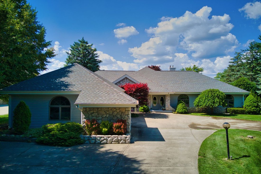 Lake Angelus In Lake Angelus, Michigan, United States For Sale (11031044)