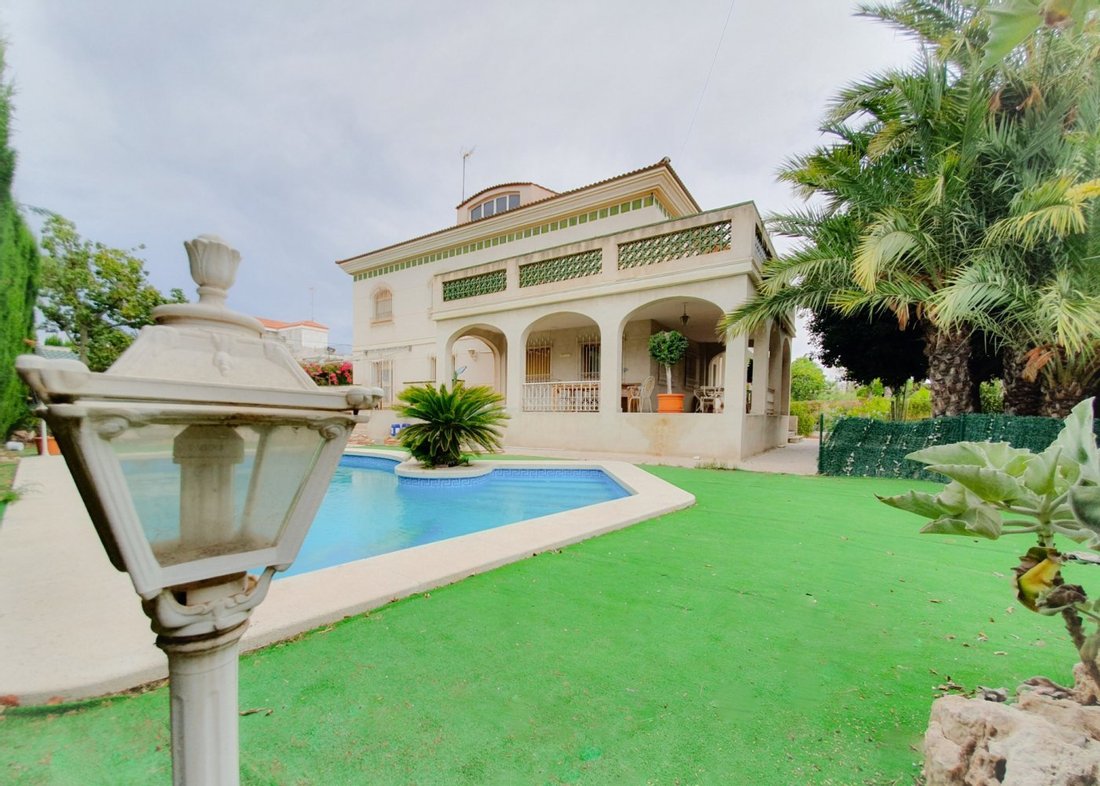 Elche Villa In Elx, Valencian Community, Spain For Sale (11036232)