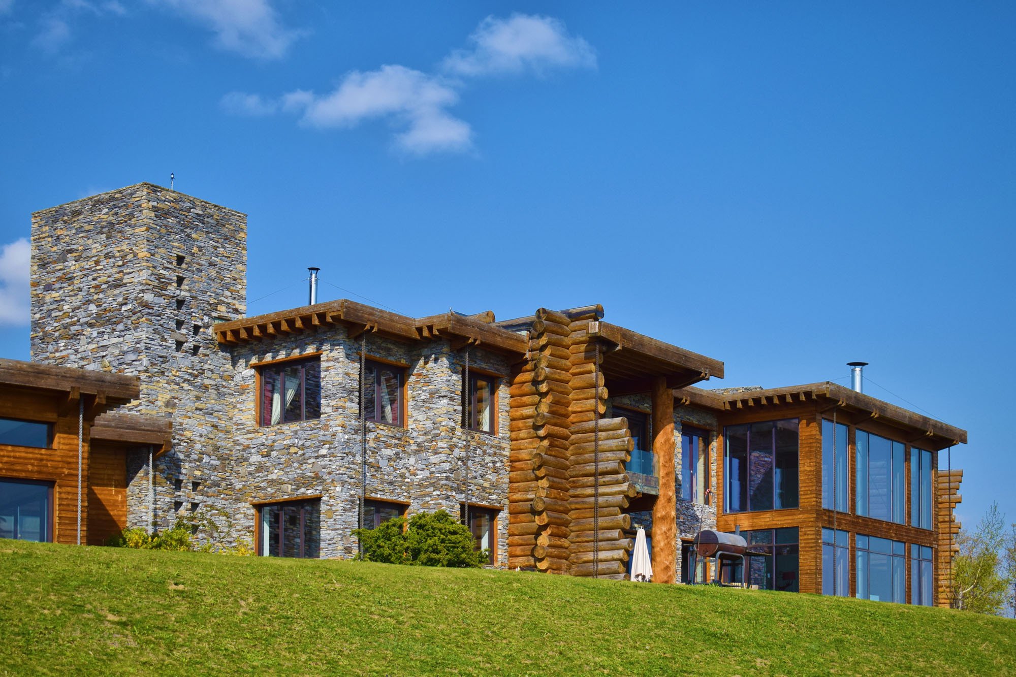 Carpathian Estate, Arch. Jim Ruscitto In Magura, Romania For Sale