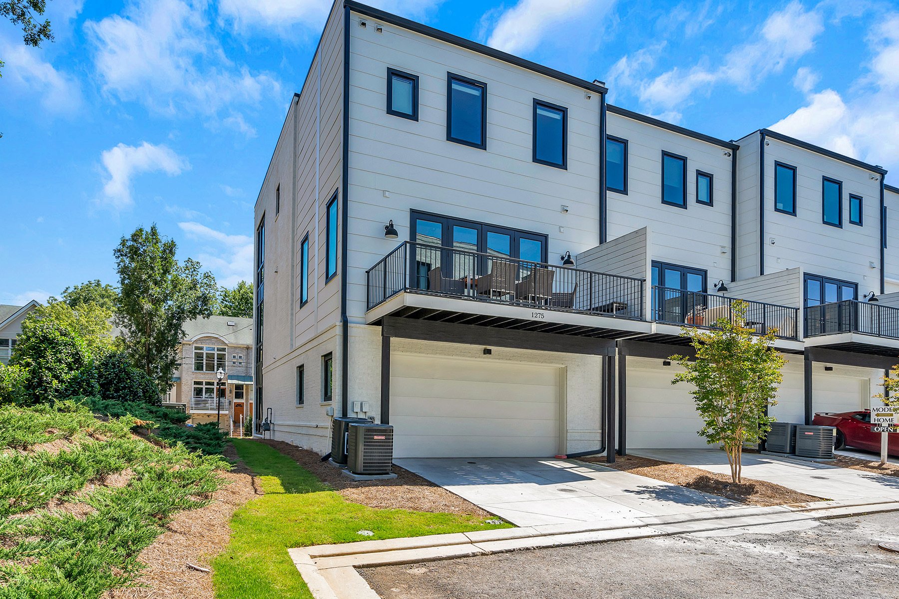 Modern Boutique Townhome In Brookhaven in Brookhaven, GA, United States