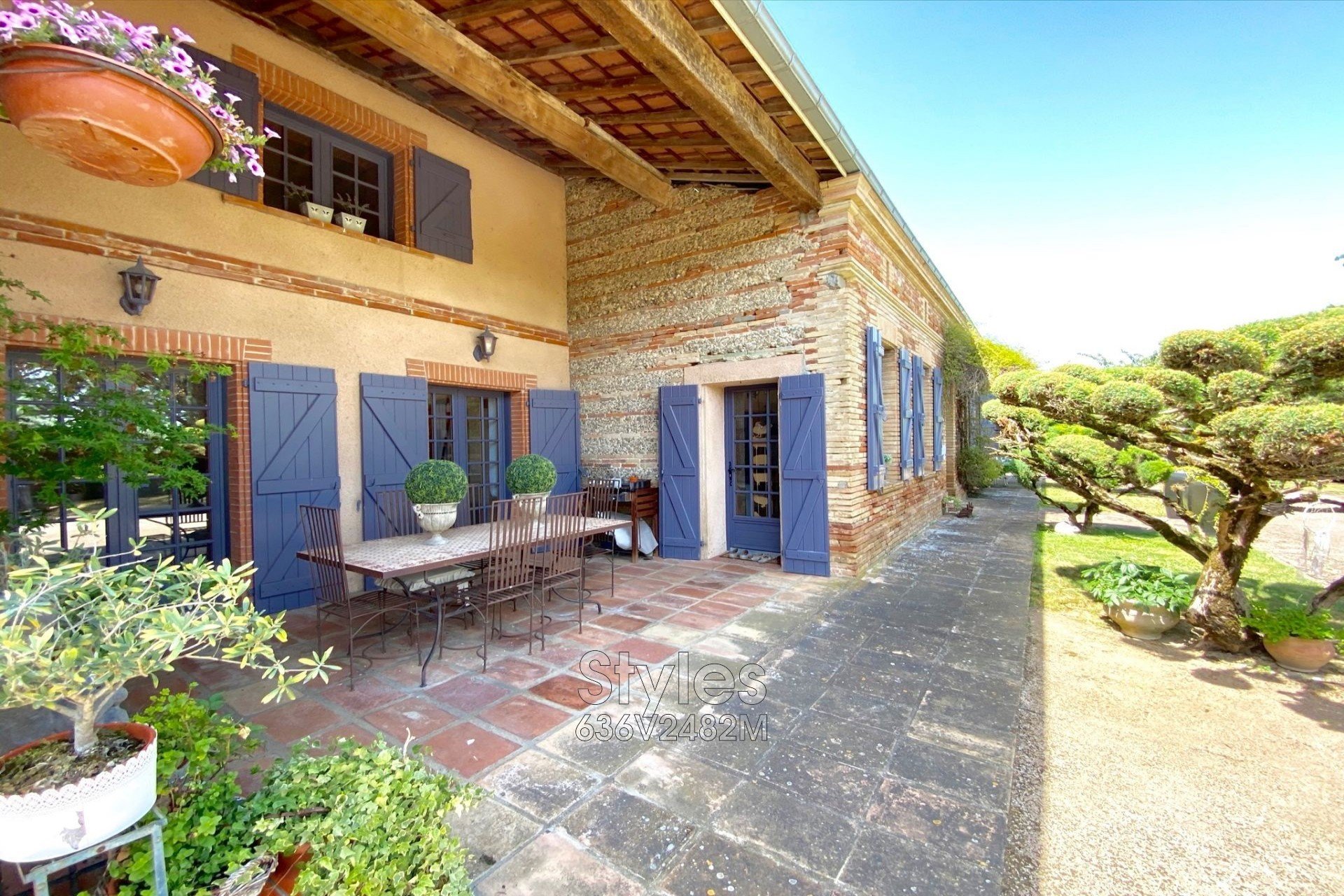 At 30min from Toulouse, discover this pretty country house in Toulouse