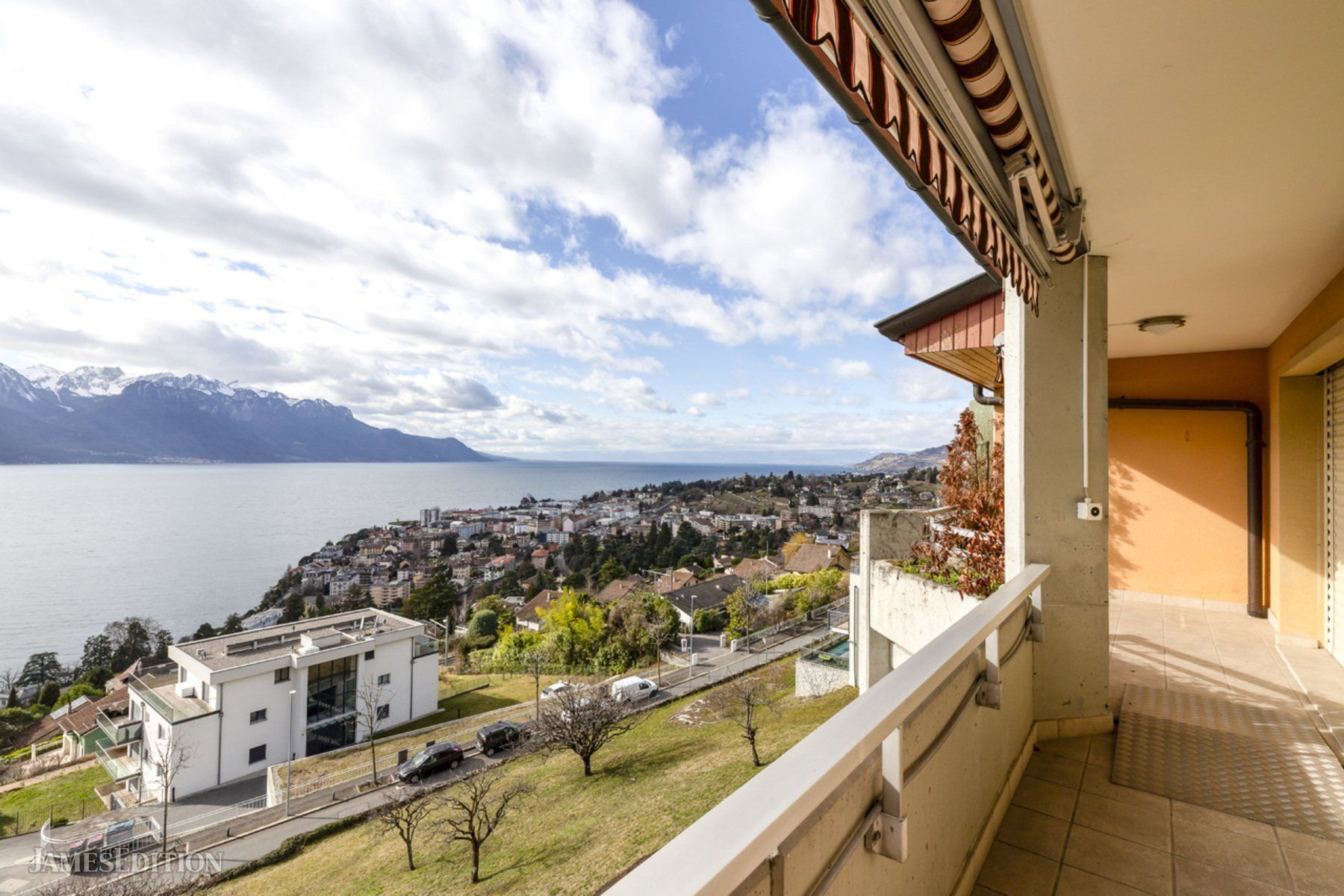 Spacious Apartment With Balcony And Lake View in Montreux, Switzerland