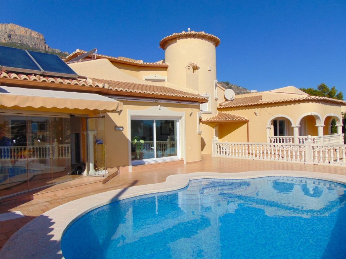 Chalet in Calp / Calpe, Valencian Community, Spain 1 - 10899497