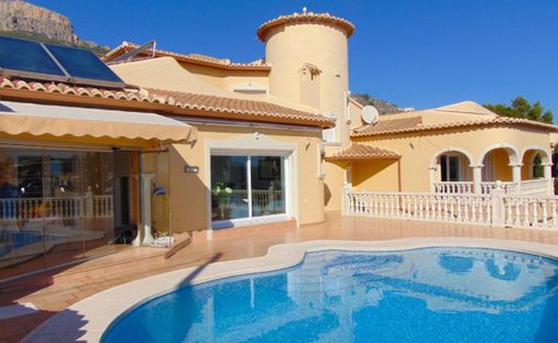 Chalet in Calp / Calpe, Valencian Community, Spain 1