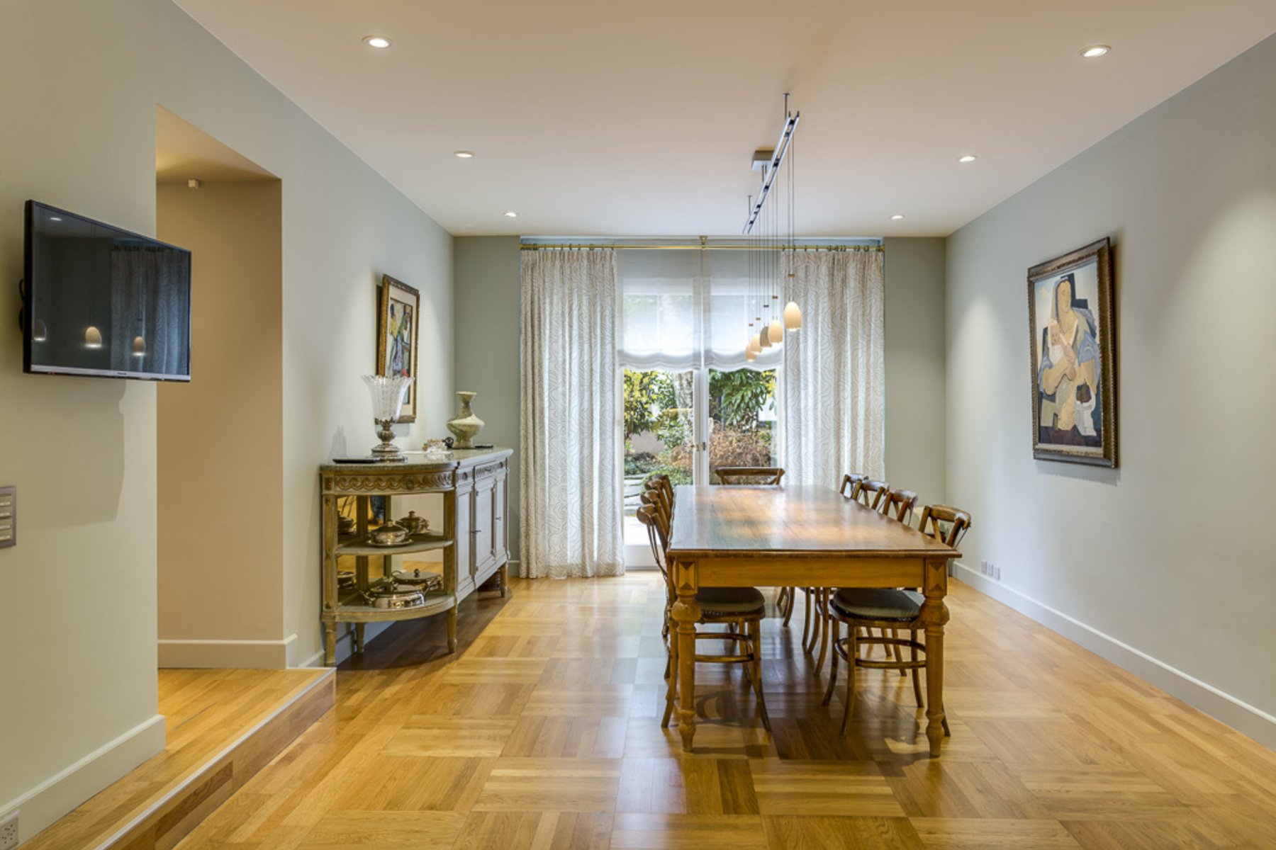 In The Heart Of The Old Town, Superb Apartment With Garden In Vevey