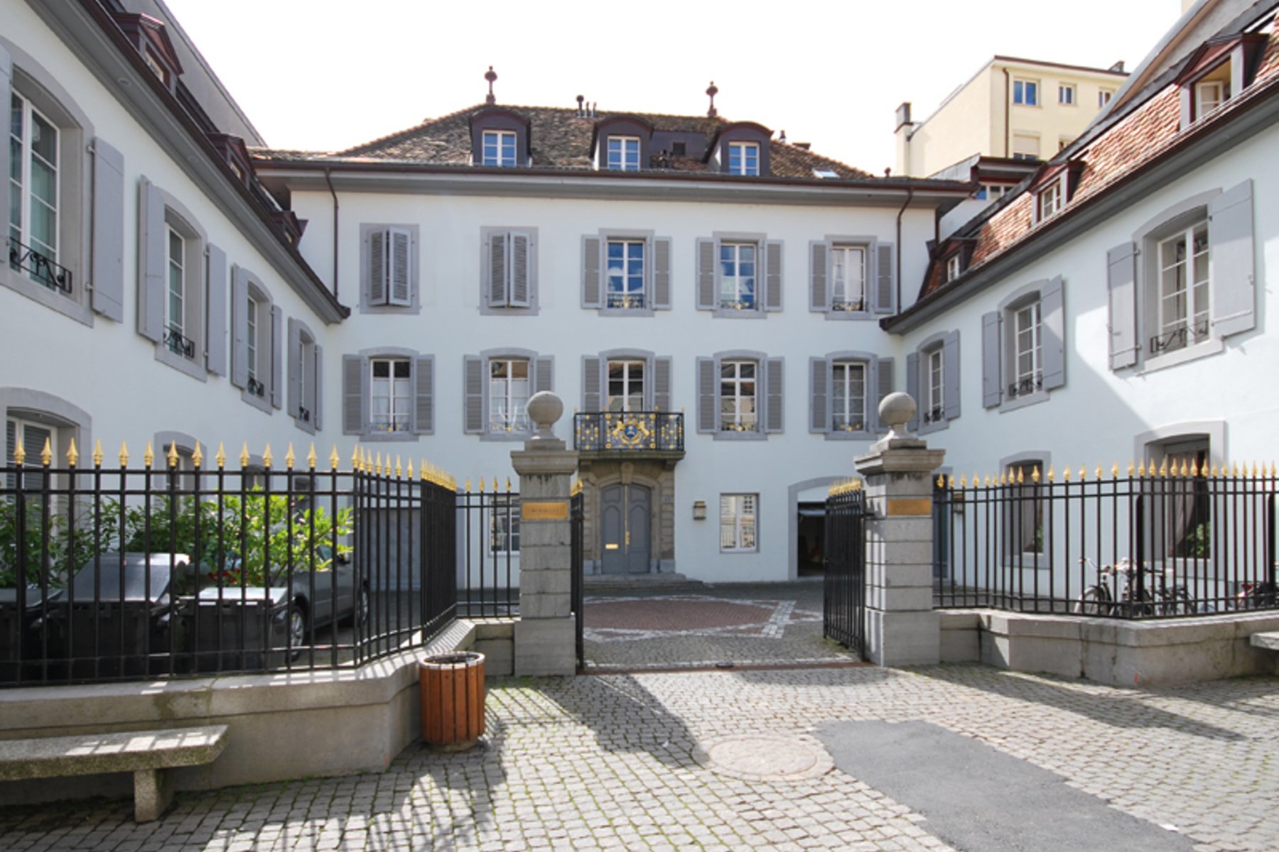 In The Heart Of The Old Town, Superb Apartment With Garden In Vevey, Switzerland For Sale (1305319)