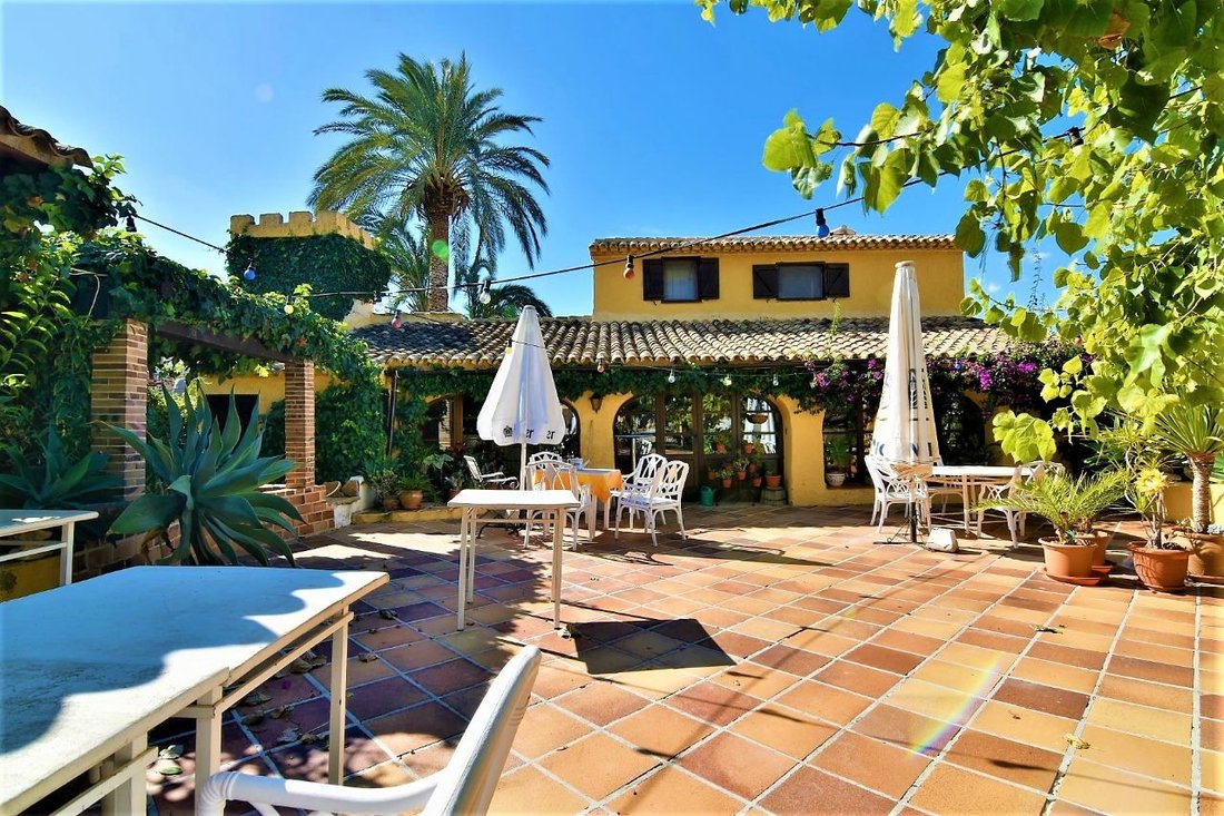 Chalet in Calp / Calpe, Valencian Community, Spain 1 - 10899466