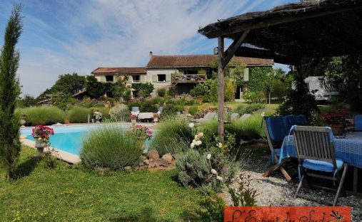 House in Castelnau-de-Montmiral, Occitania, France 1