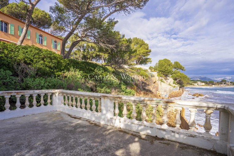 Cote Varoise Waterfront Property Stunning Sea View With Guard House In France In Vendita