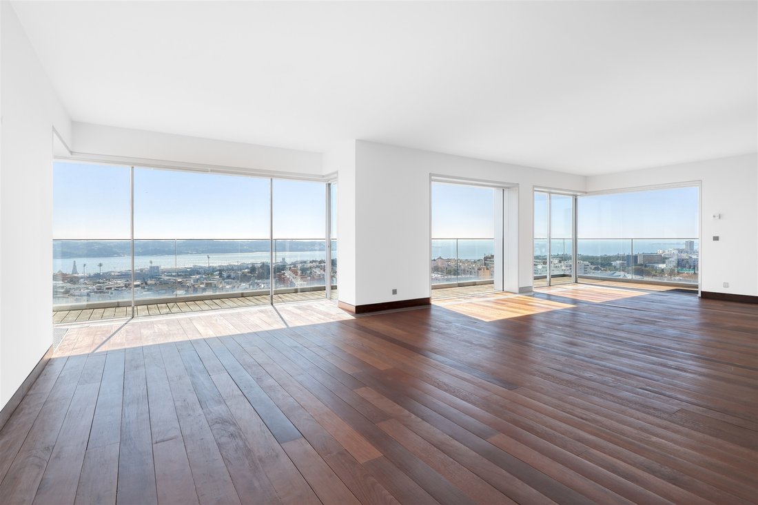 Apartment in Arroios, Lisbon, Portugal 1 - 10983195