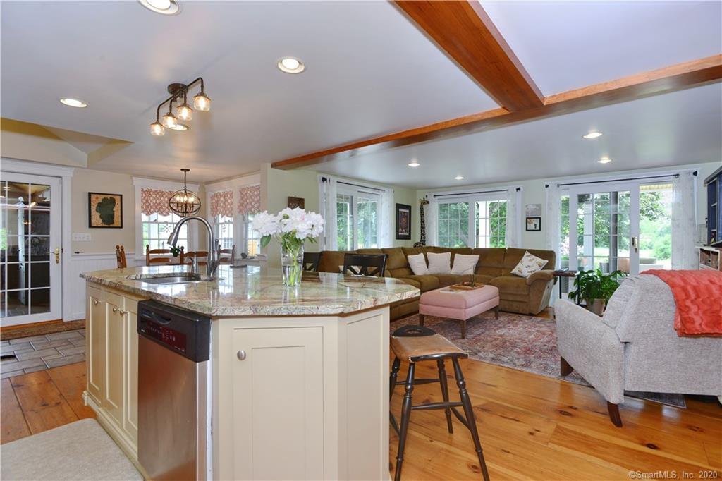 151 Prospect Street, Woodstock, CT 06281 in Woodstock, CT, United