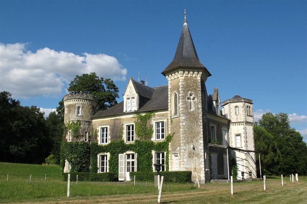 Charming countryside property in Haut-Anjou. in CHATEAU GONTIER, France ...