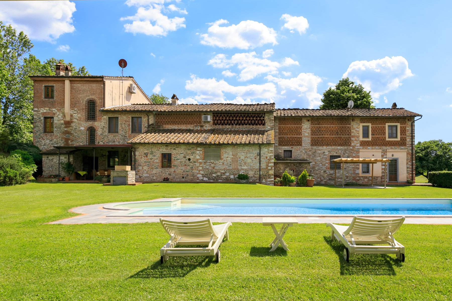 Antique Farmhouse In The Countryside Of Lucca In Lucca, Italy For Sale