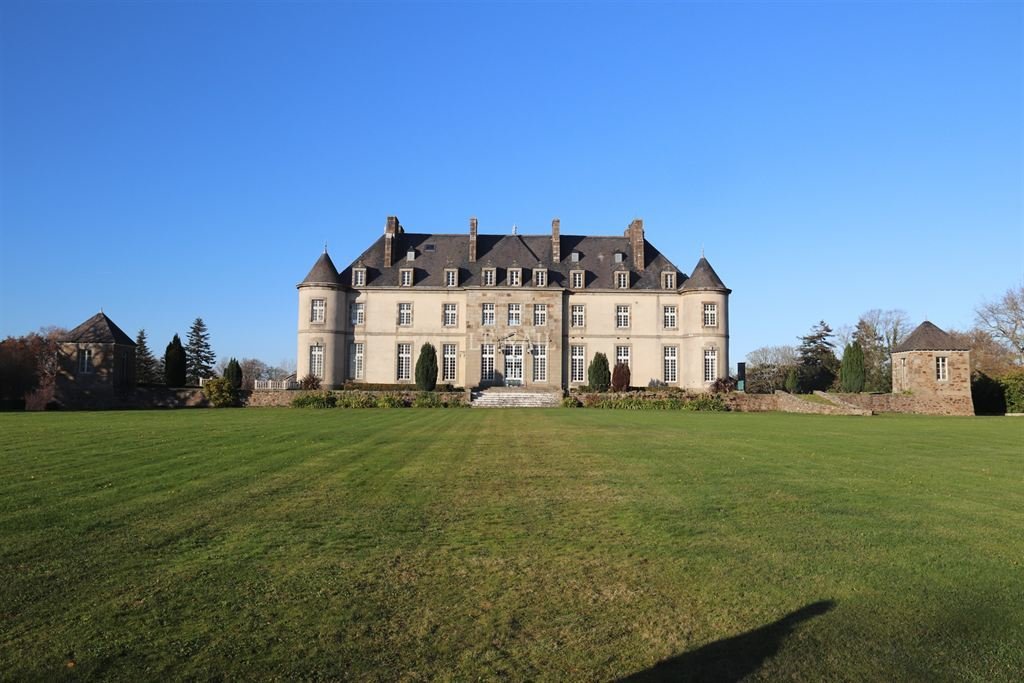 Large 18th C. Chateau Near Saint Malo At 5 Km From The Sea In St Malo