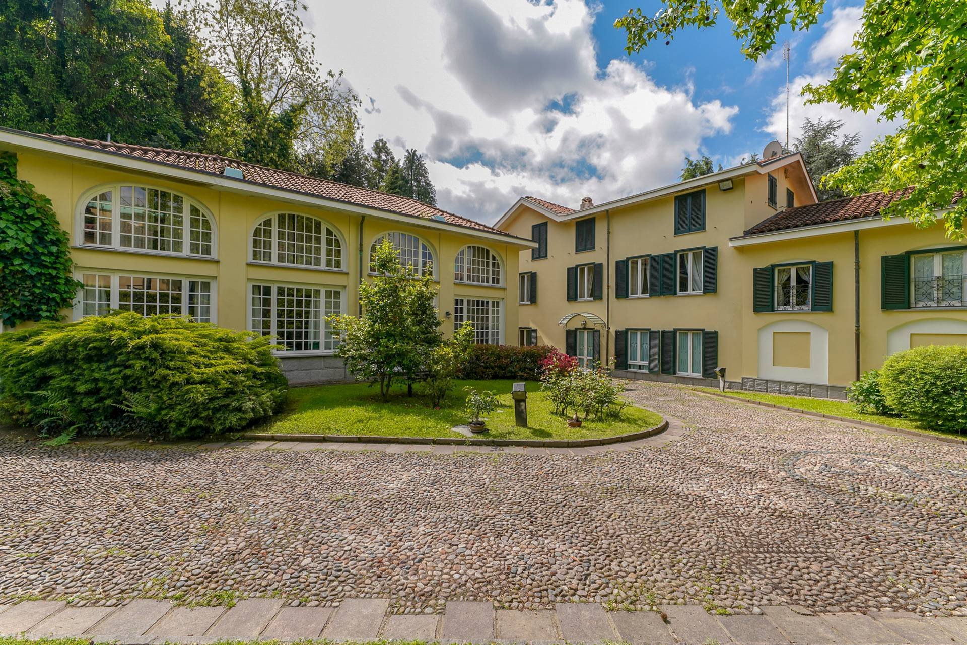 Mansion house for sale in Torino in Torino, Italy for sale (10761980)