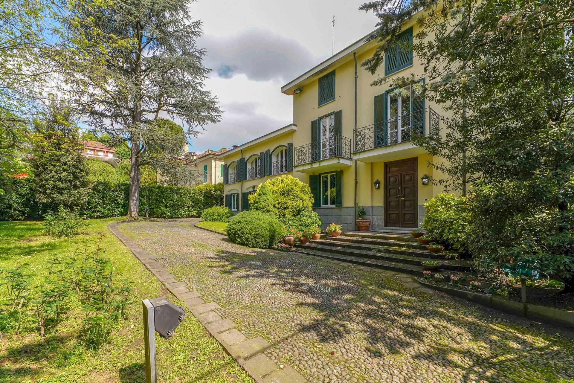 Mansion house for sale in Torino in Torino, Italy for sale (10761980)