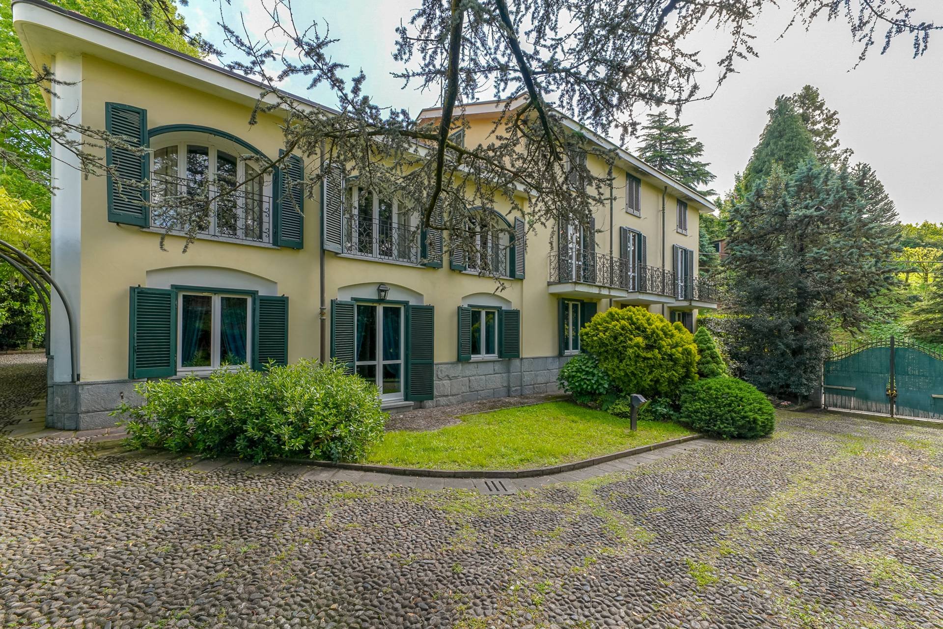 Mansion house for sale in Torino in Torino, Italy for sale (10761980)