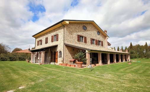 Luxury farm ranches for sale in Italy | JamesEdition