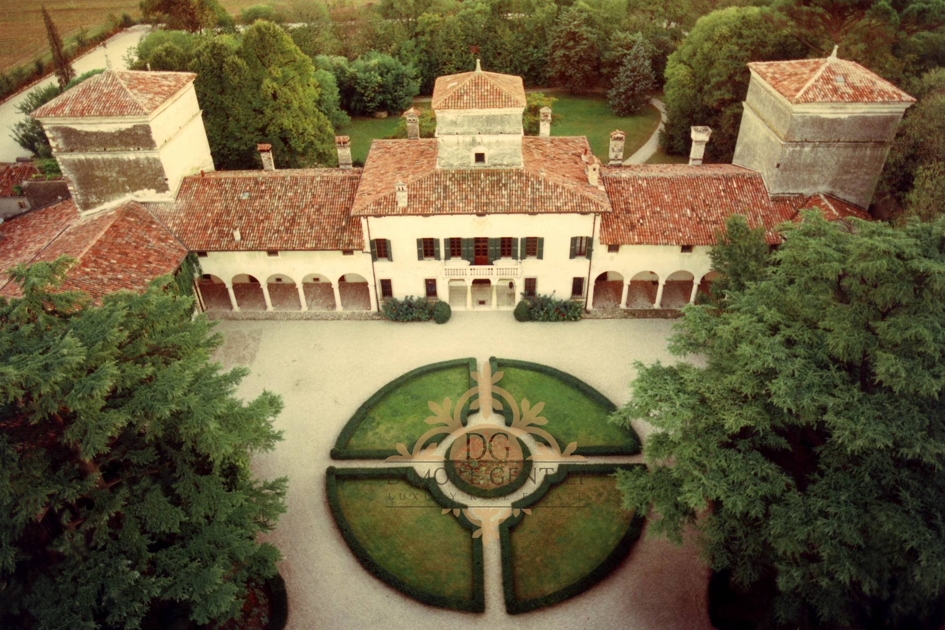 Mansion House For Sale In Verona In Italy For Sale (10932196)