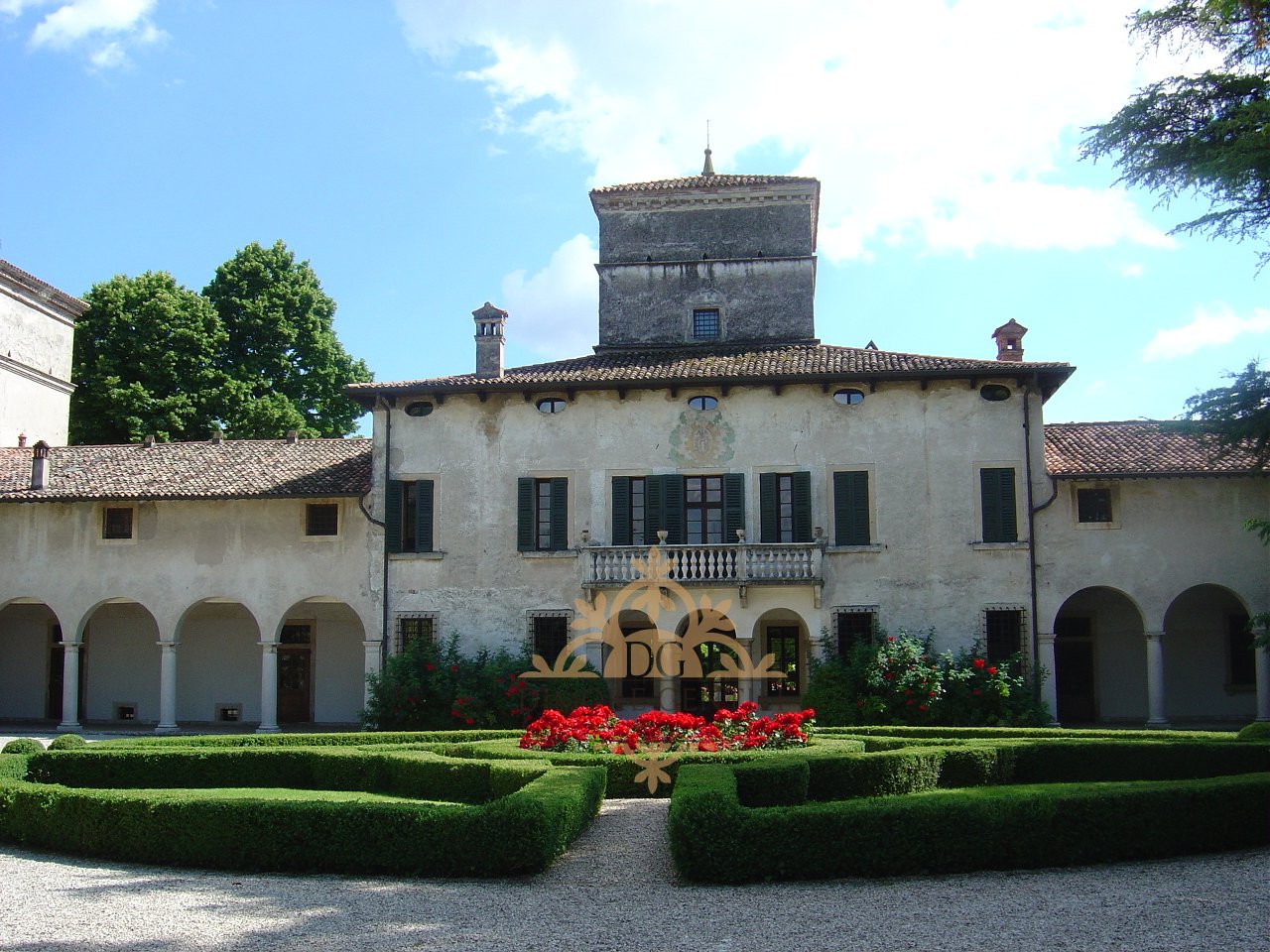 Mansion house for sale in Verona in Verona, Italy for sale (10932196)