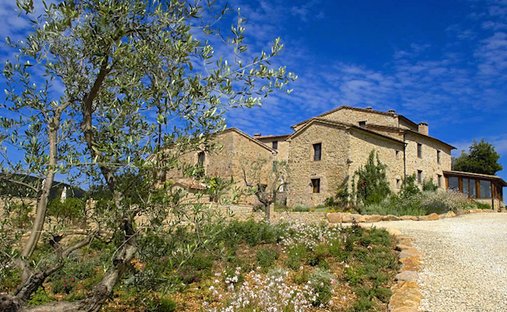 Luxury farm ranches for sale in Italy | JamesEdition