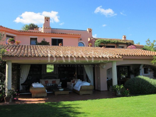 Luxus Panorama Villen Zum Verkaufen In Porto Cervo Sardinien Italien Jamesedition