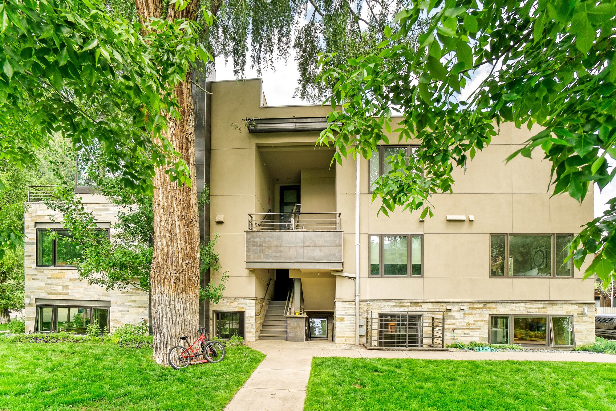 Aspen West Condo in Aspen, CO, United States for sale (10965937)