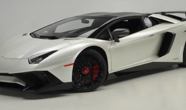 2017 Lamborghini Aventador (10930974)