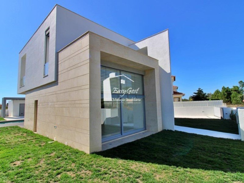 House 4 Bedrooms For sale Setúbal in Setúbal, Portugal for sale (10675464)