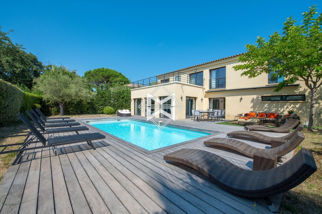 Modern Villa Located 300 In Saint Tropez, Provence Alpes Côte D'azur