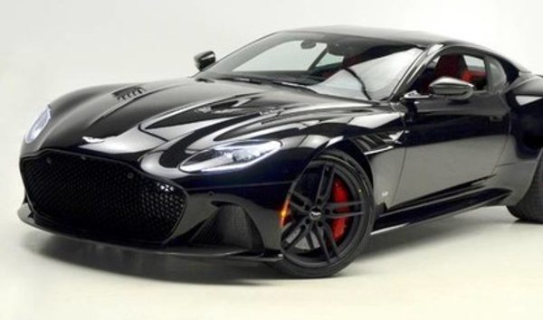 2020 Aston Martin DBS (10888919)