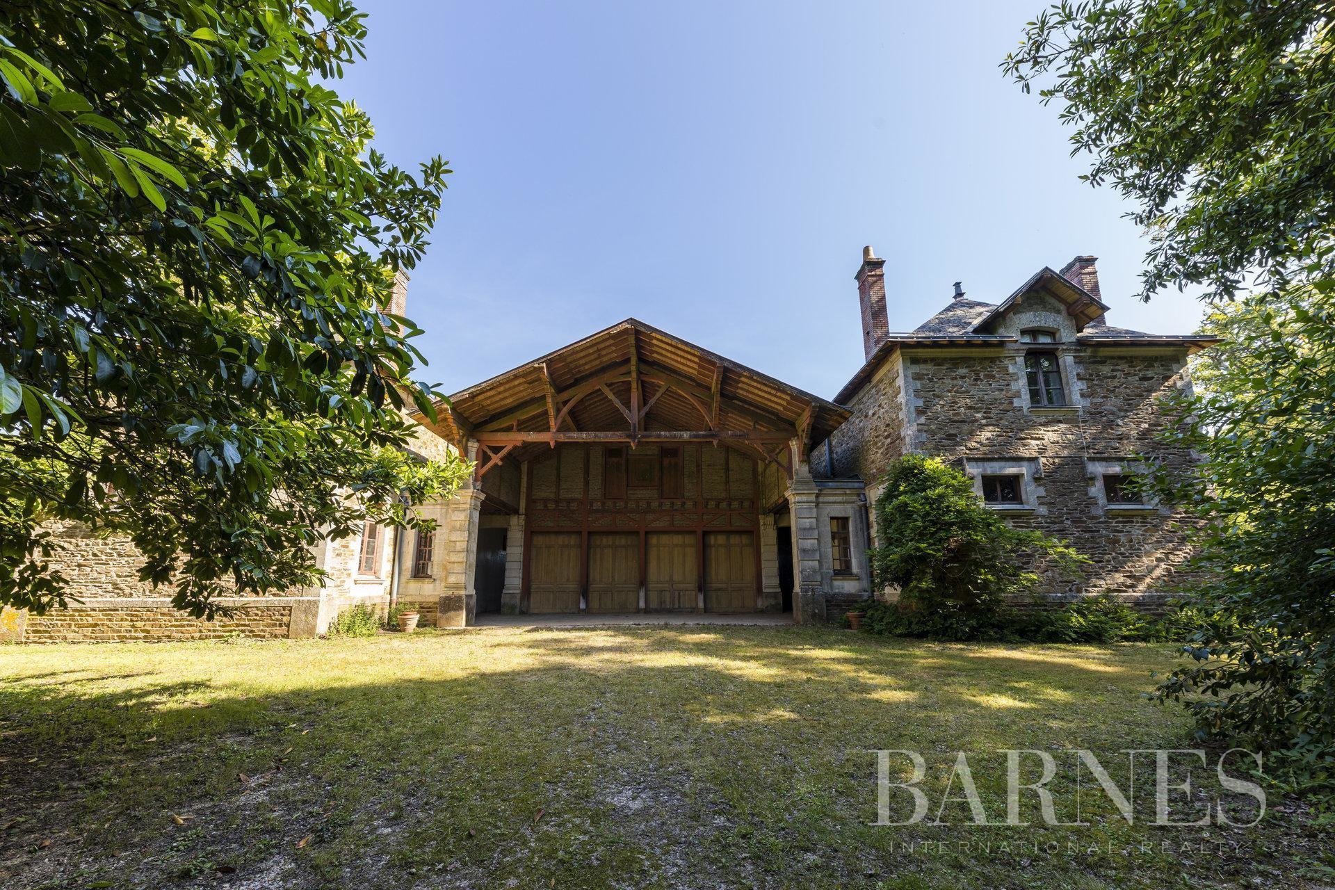 Sale Castle Nantes in Nantes, France for sale (10978722)