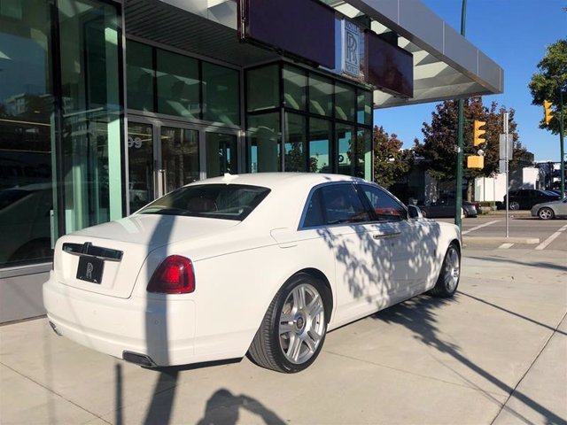 Sedan in United States 3 - 10661181
