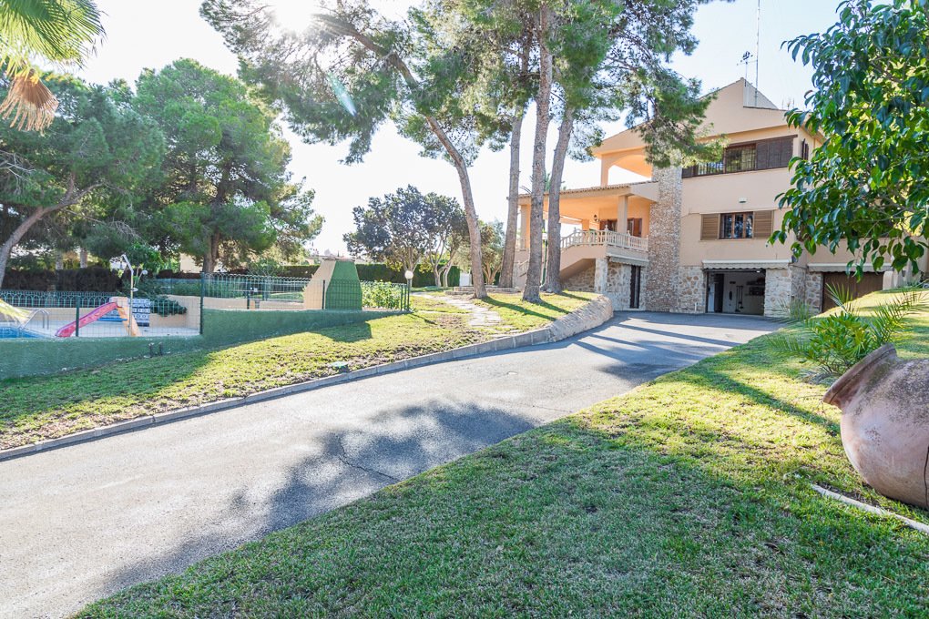 Villa in Torrevieja, Valencian Community, Spain 2 - 10613185
