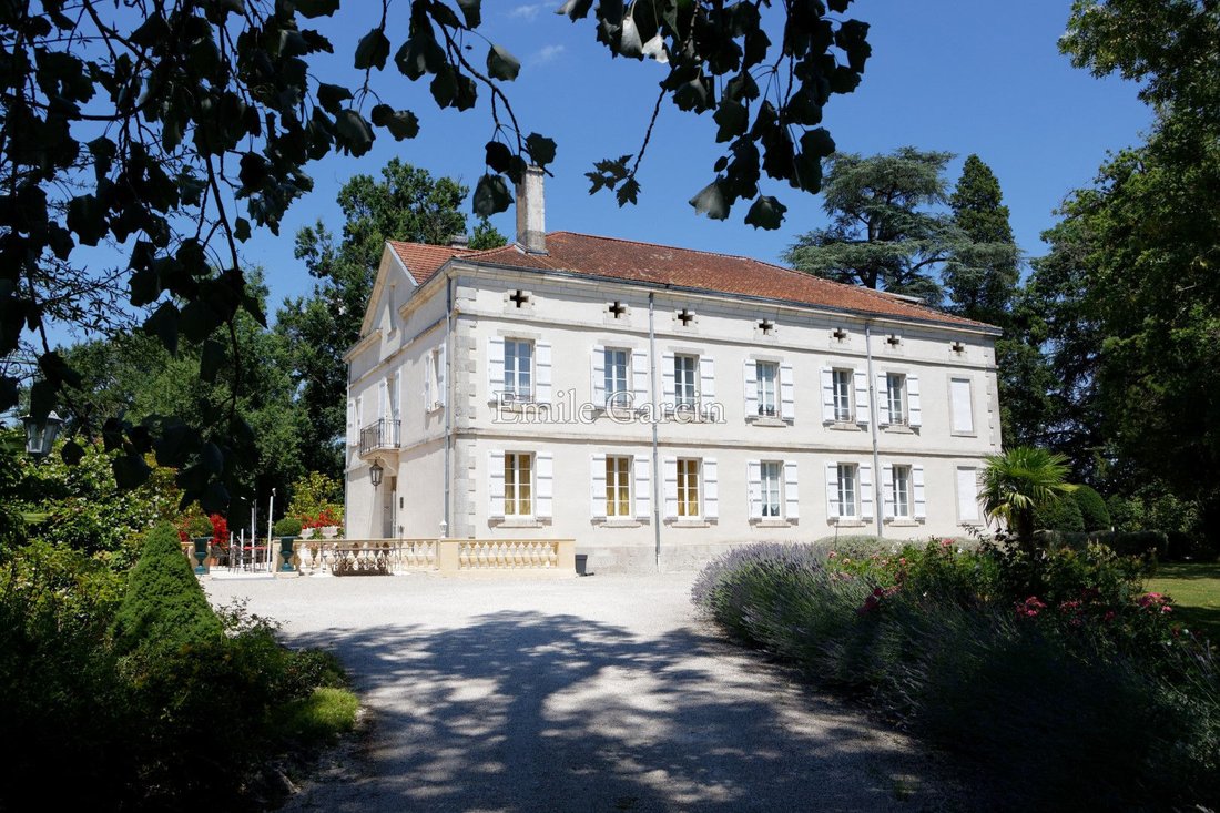 Early Century Mansion For Sale In In Montauban, Occitanie