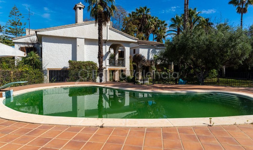 Large Spanish Style Villa For Sale In Gated Community In In Picasent Spain For Sale 10802788
