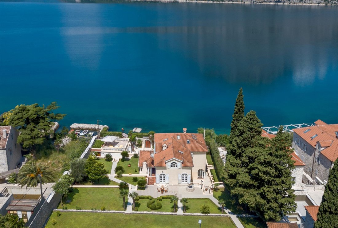 Huis in Dobrota, Kotor Municipality, Montenegro 1 - 10876304