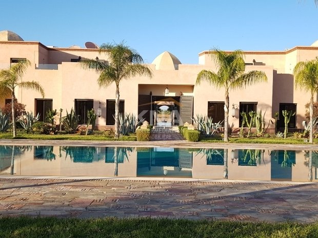 Magnifique Villa Dotee De Magnifiques Volumes A Marrakech Maroc A Vendre