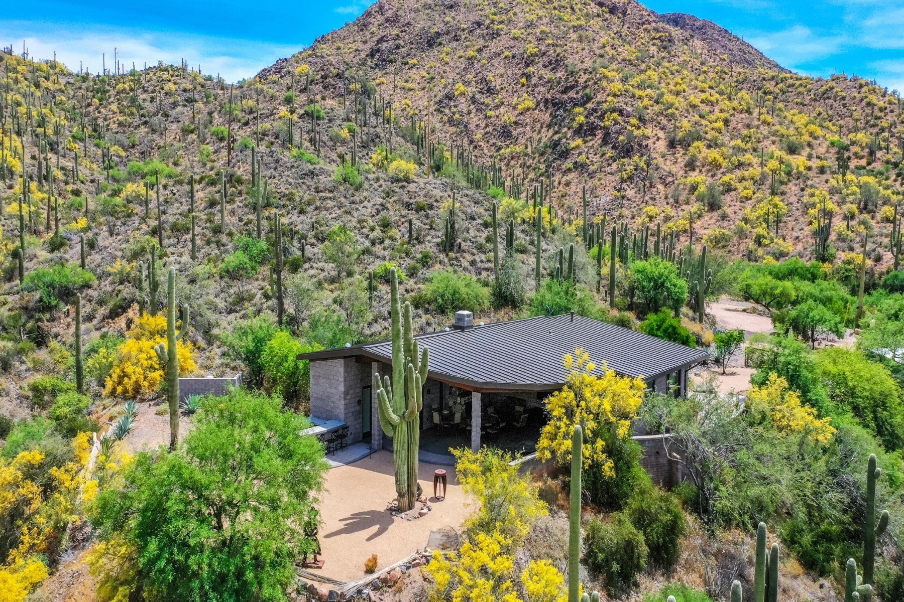 Sierra Vista Guest Ranch in Cave Creek, AZ, United States for sale