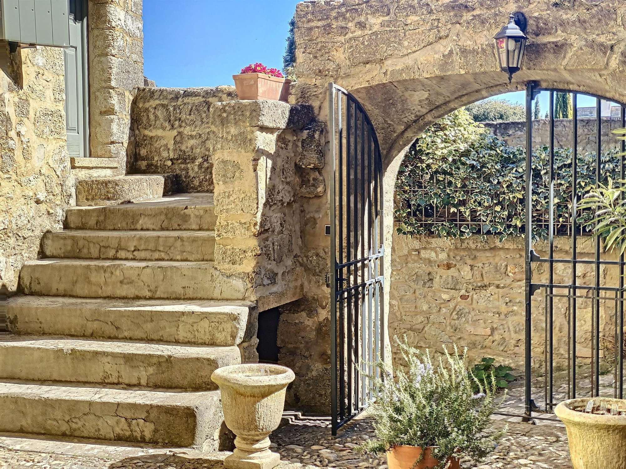 uzes-5-mins-beautiful-stone-house-with-nice-benefits-in-uzes-france