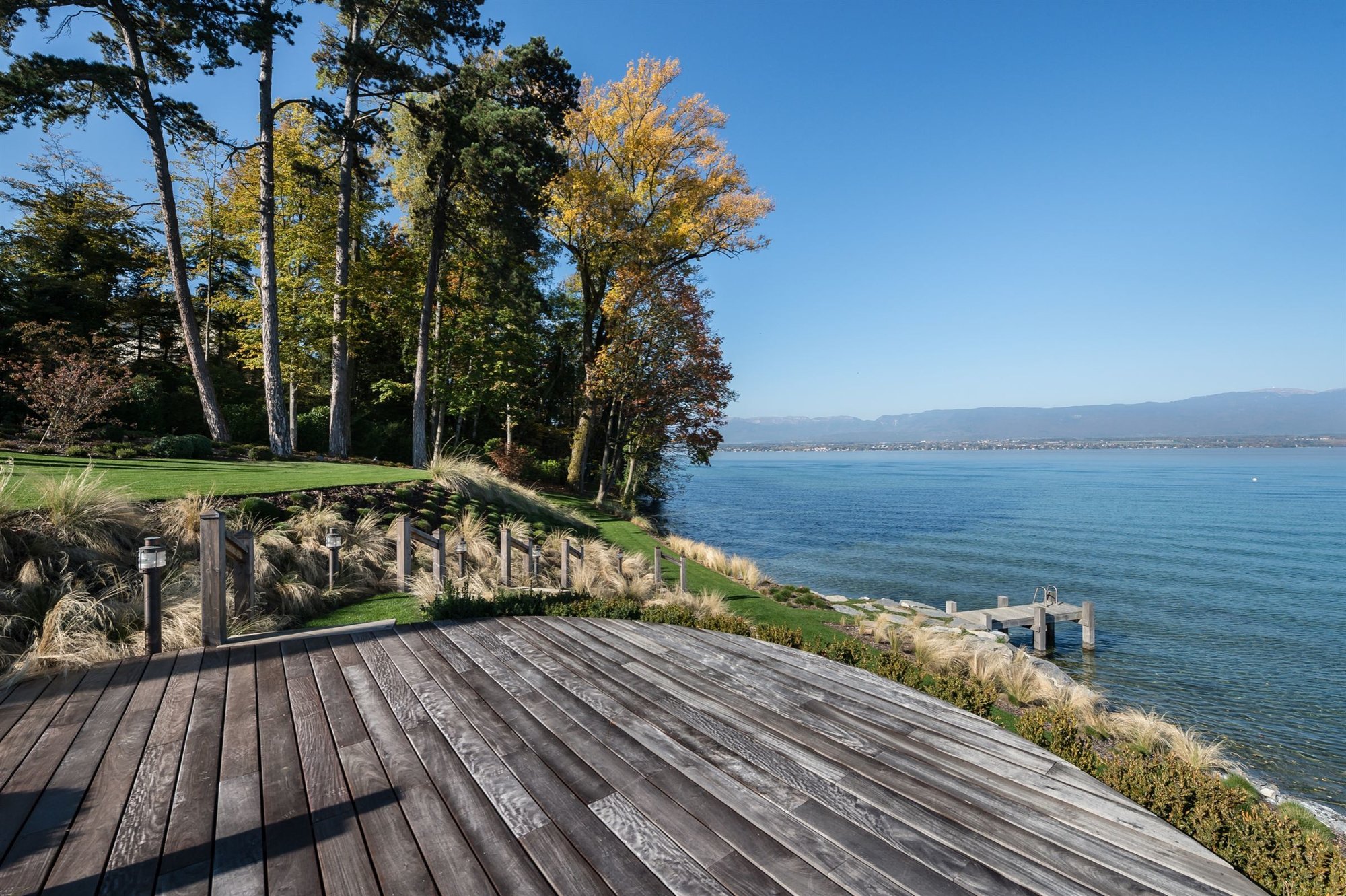 Beautiful Waterfront Property in CHENS SUR LEMAN, France for sale