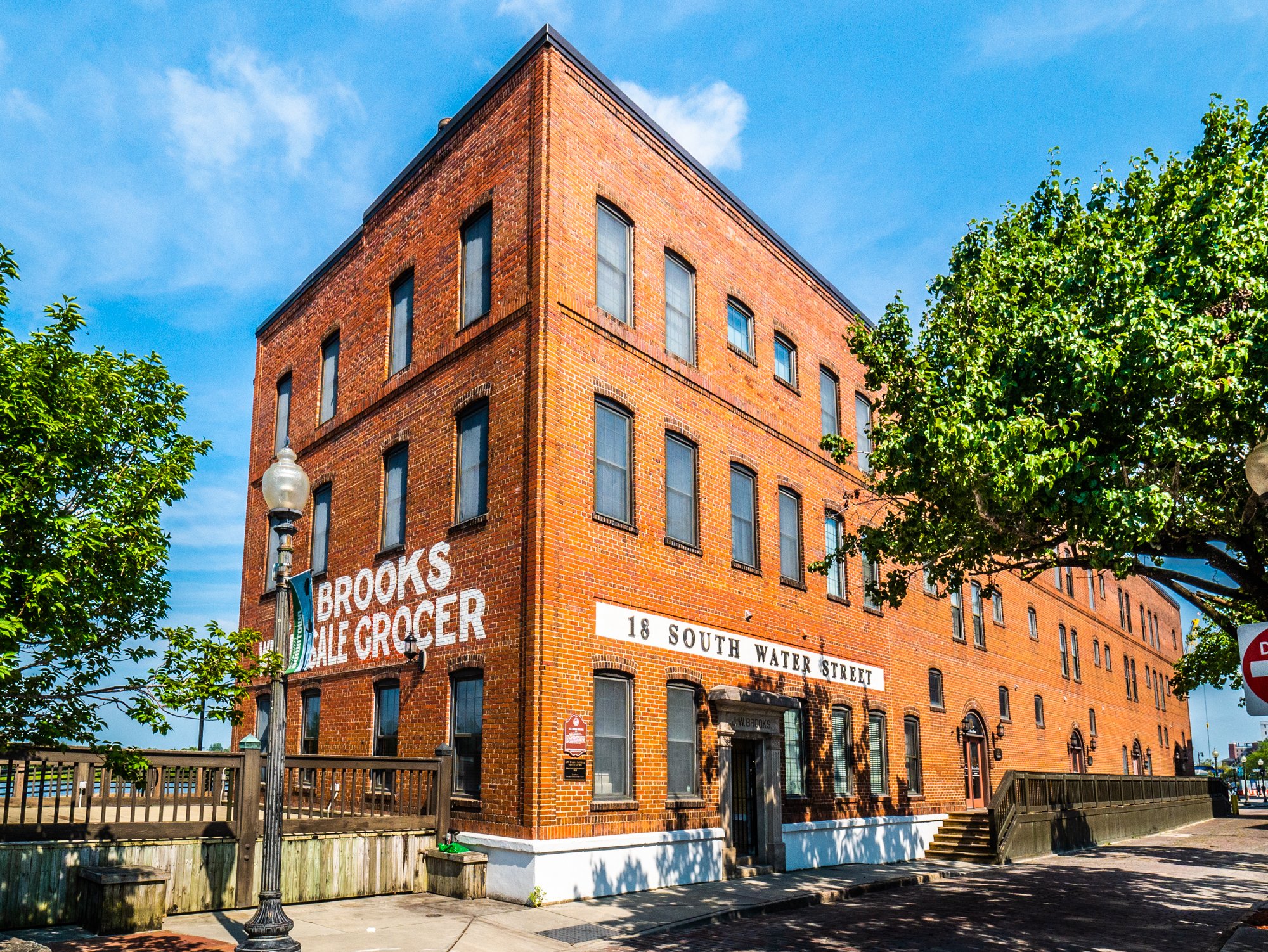 Luxurious Riverfront Condo In Historic in Wilmington, NC, United States