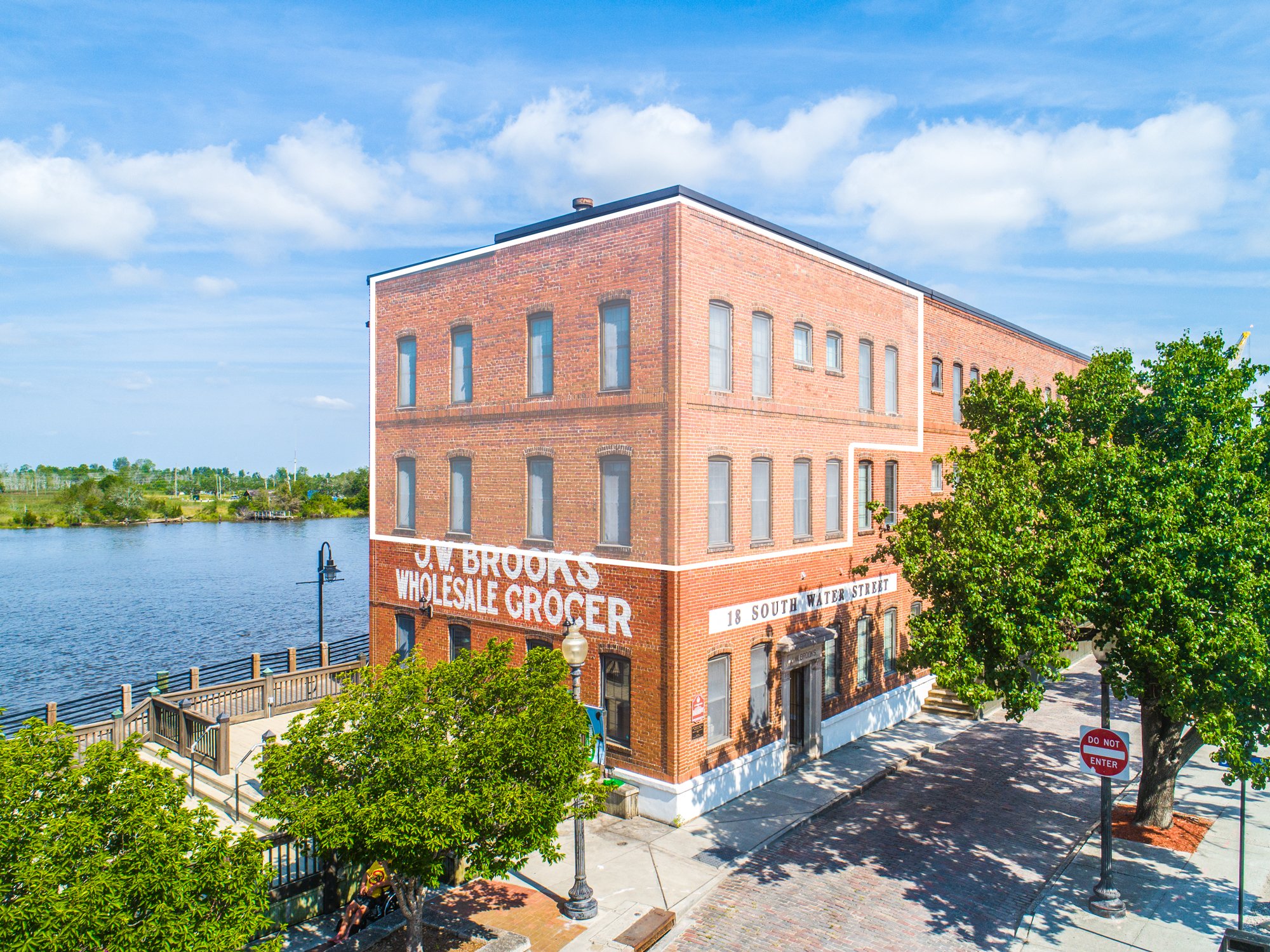 Luxurious Riverfront Condo In Historic in Wilmington, NC, United States