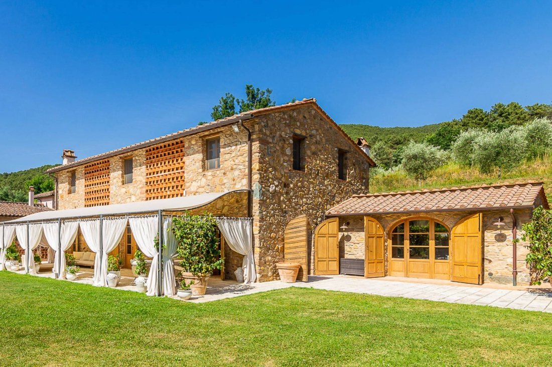 Majestic Luxury Villa With Outbuildings On The Hills In Lucca, Tuscany, Italy For Sale (10954852)