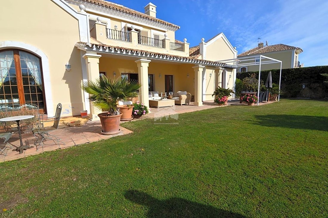 Villa in El Paraíso, Benahavis, Spain 2 - 10849850