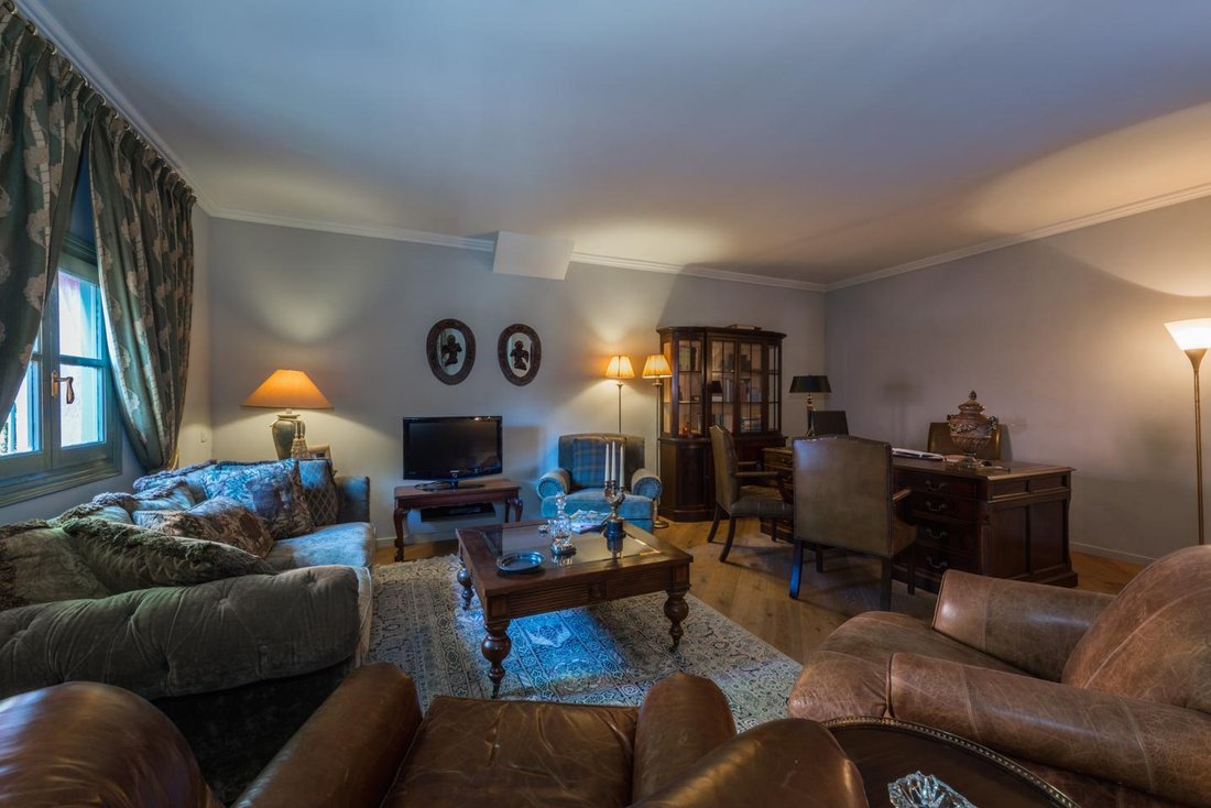 Villa à Elviria-Cabopino, Marbella, Espagne 1 - 10927151