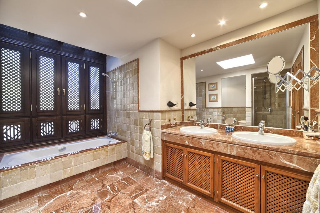 Penthouse in Benahavis, Andalusia, Spain 1 - 10927114