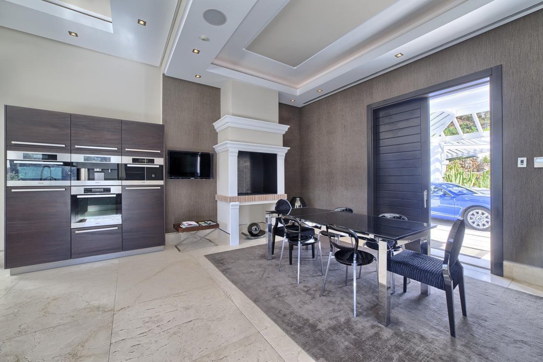Villa in Benahavis, Andalusia, Spain 2 - 10927126