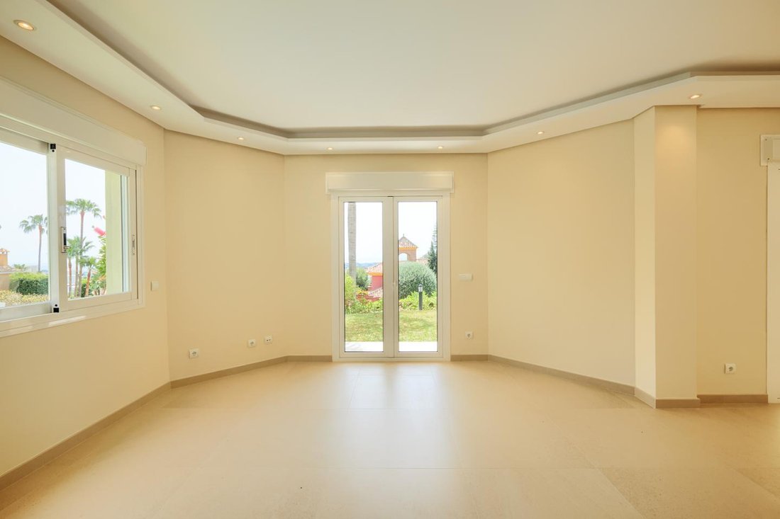 Apartment in Benahavis, Andalusia, Spain 4 - 10927120